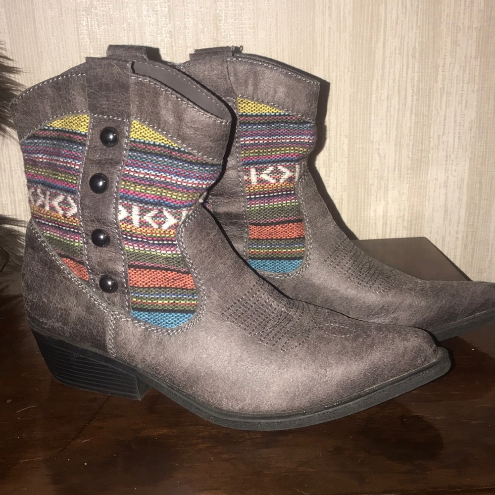 NEW Steve Madden bootie